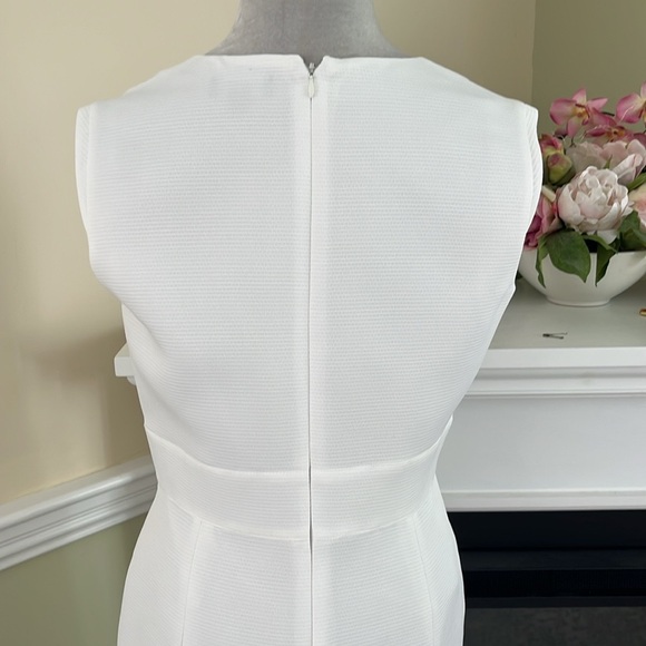 TAHARI White Sleeveless Square Neck Gold Buckle Waist Detail Size 6 Dres… - Picture 10 of 15